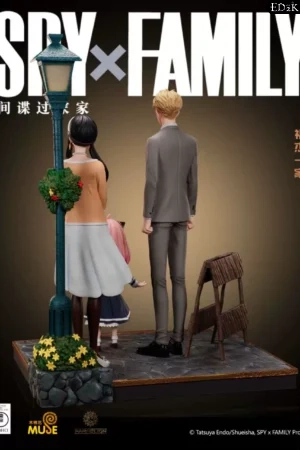 Alternative view of Toho × Parhelion Studio - SPYxFAMILY: Loid & Yor & Anya | The Forgers 1/4 GK Statue